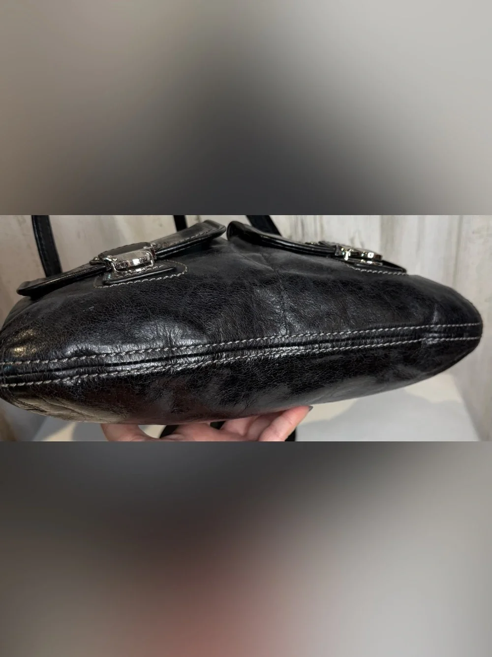 Coach Poppy Swing Hobo Bag Distressed Leather with 2 Front Pockets 2011 18996